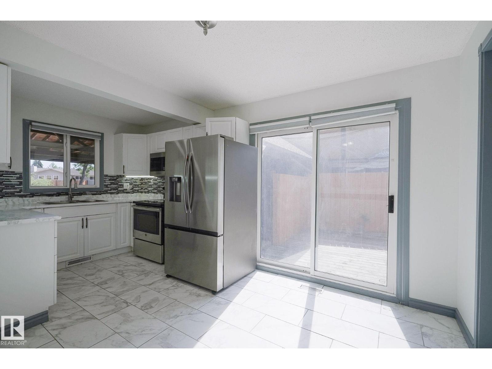 894 MILLBOURNE RD E NW - 12