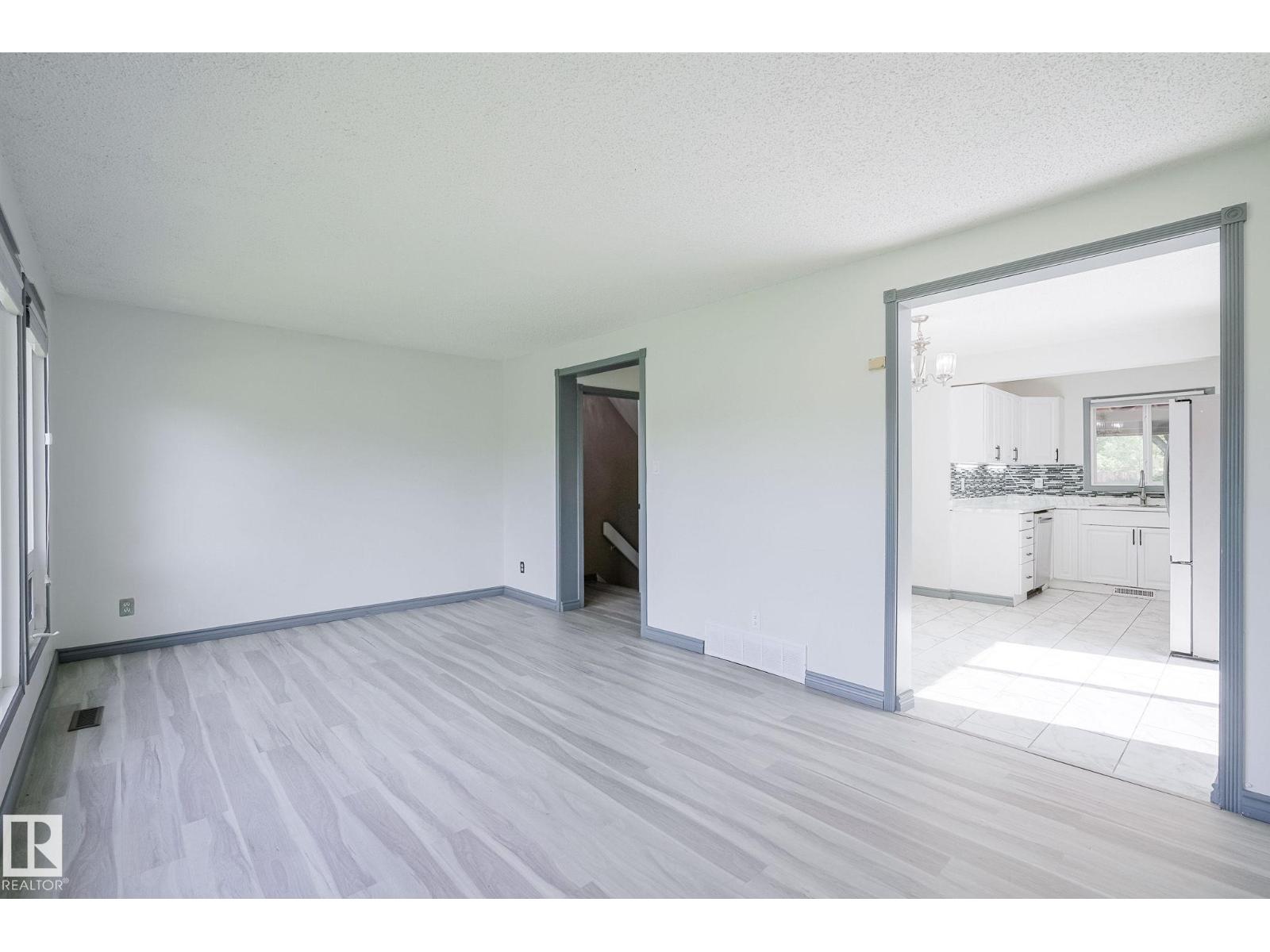 894 MILLBOURNE RD E NW - 18