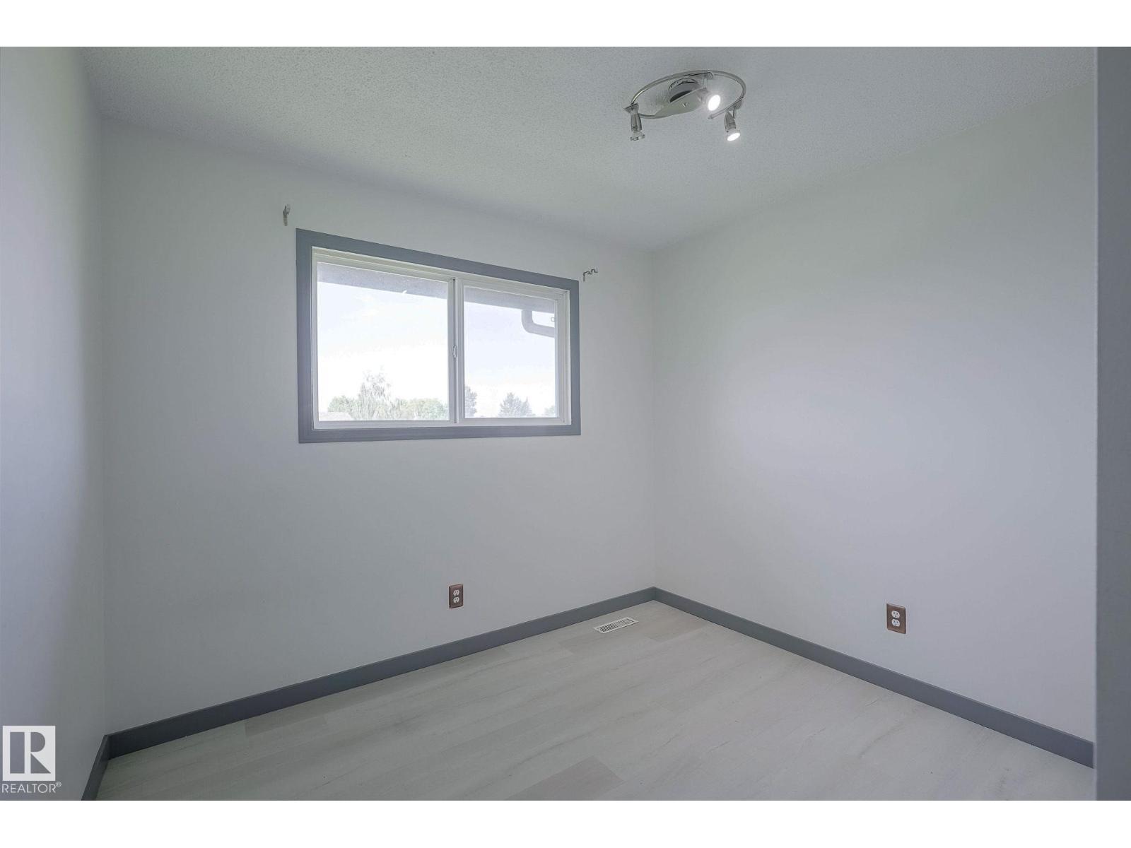 894 MILLBOURNE RD E NW - 20