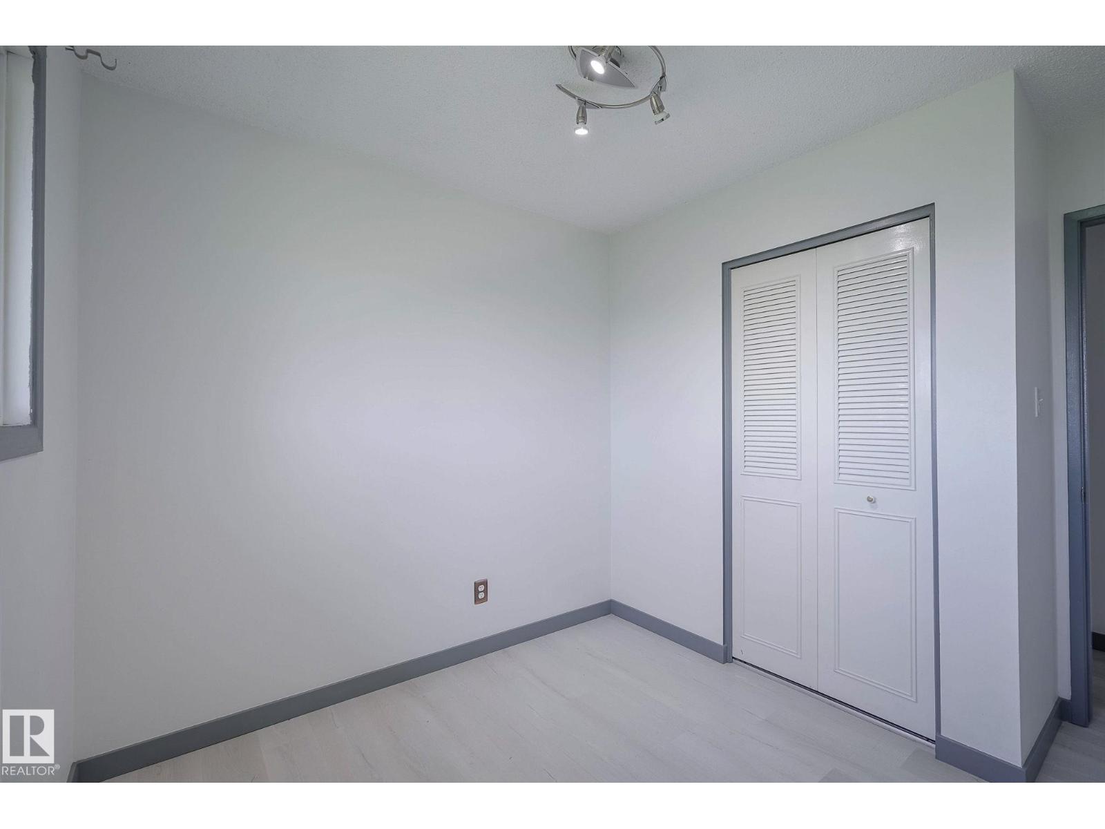894 MILLBOURNE RD E NW - 21