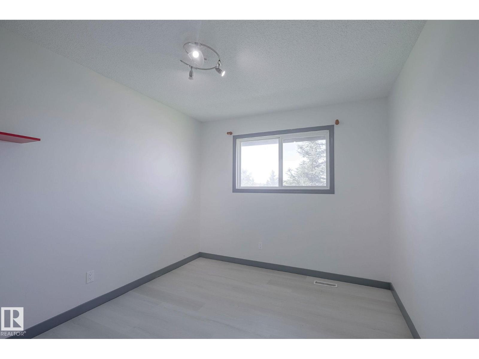 894 MILLBOURNE RD E NW - 22