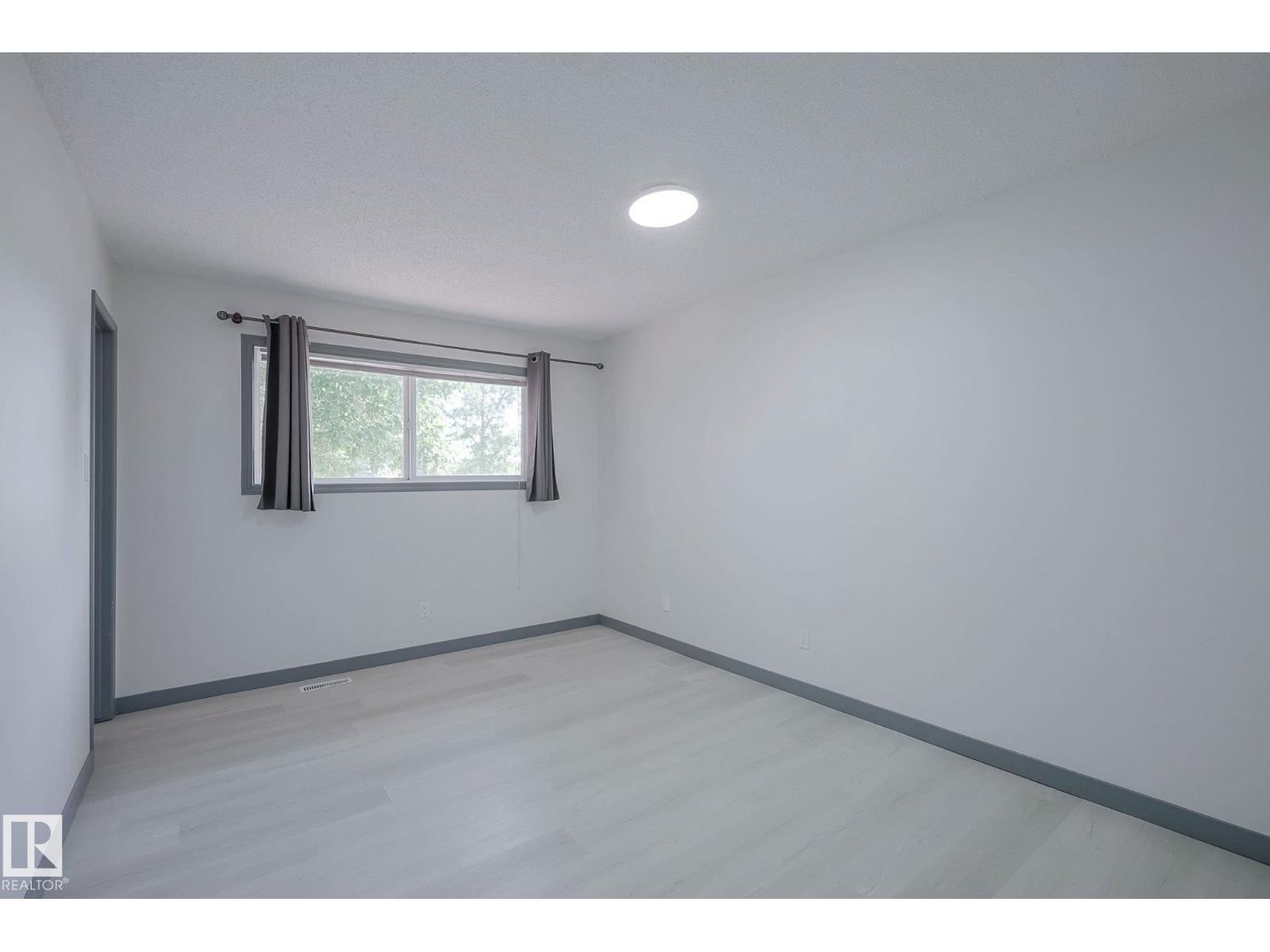 894 MILLBOURNE RD E NW - 24