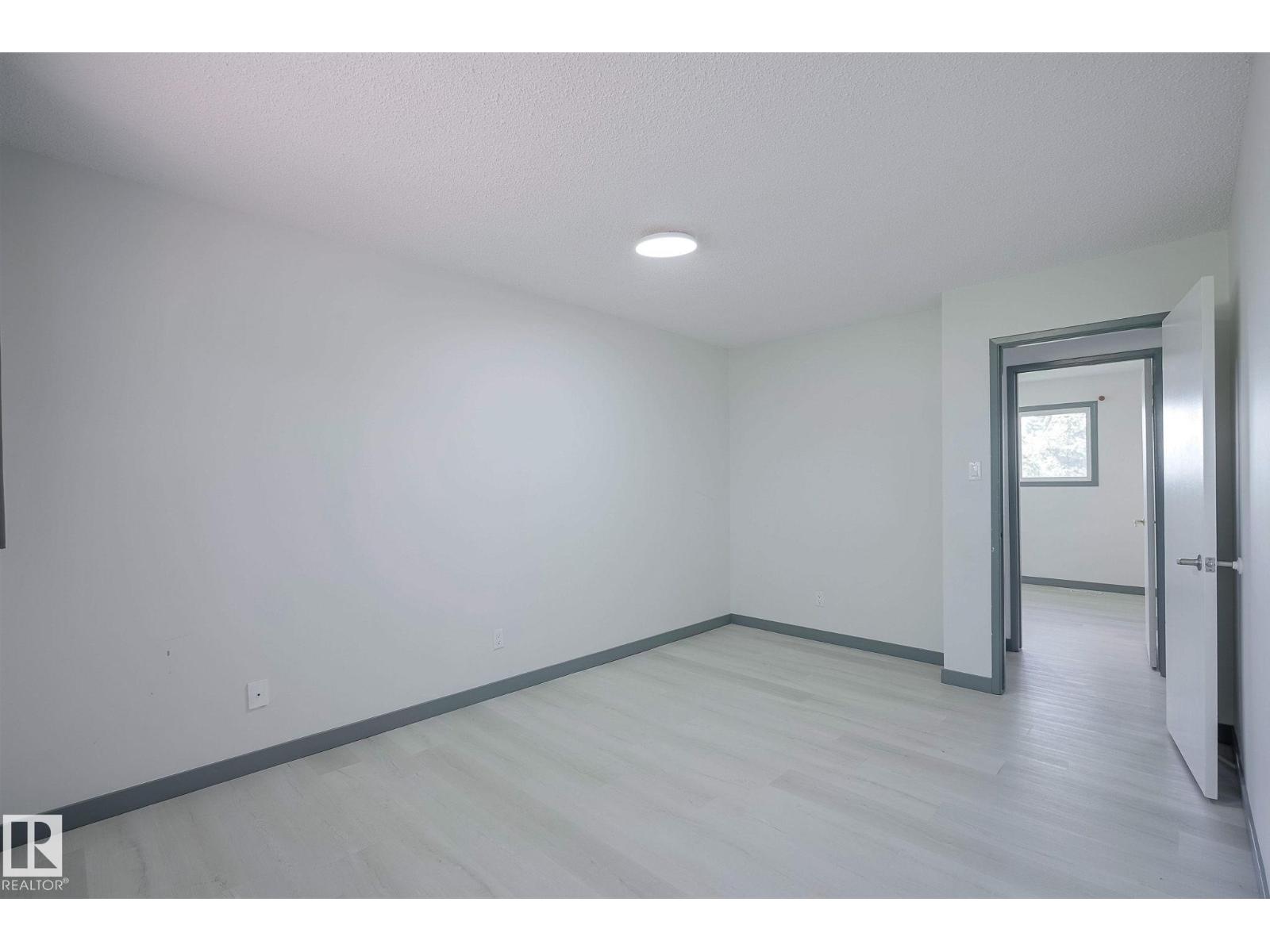 894 MILLBOURNE RD E NW - 26