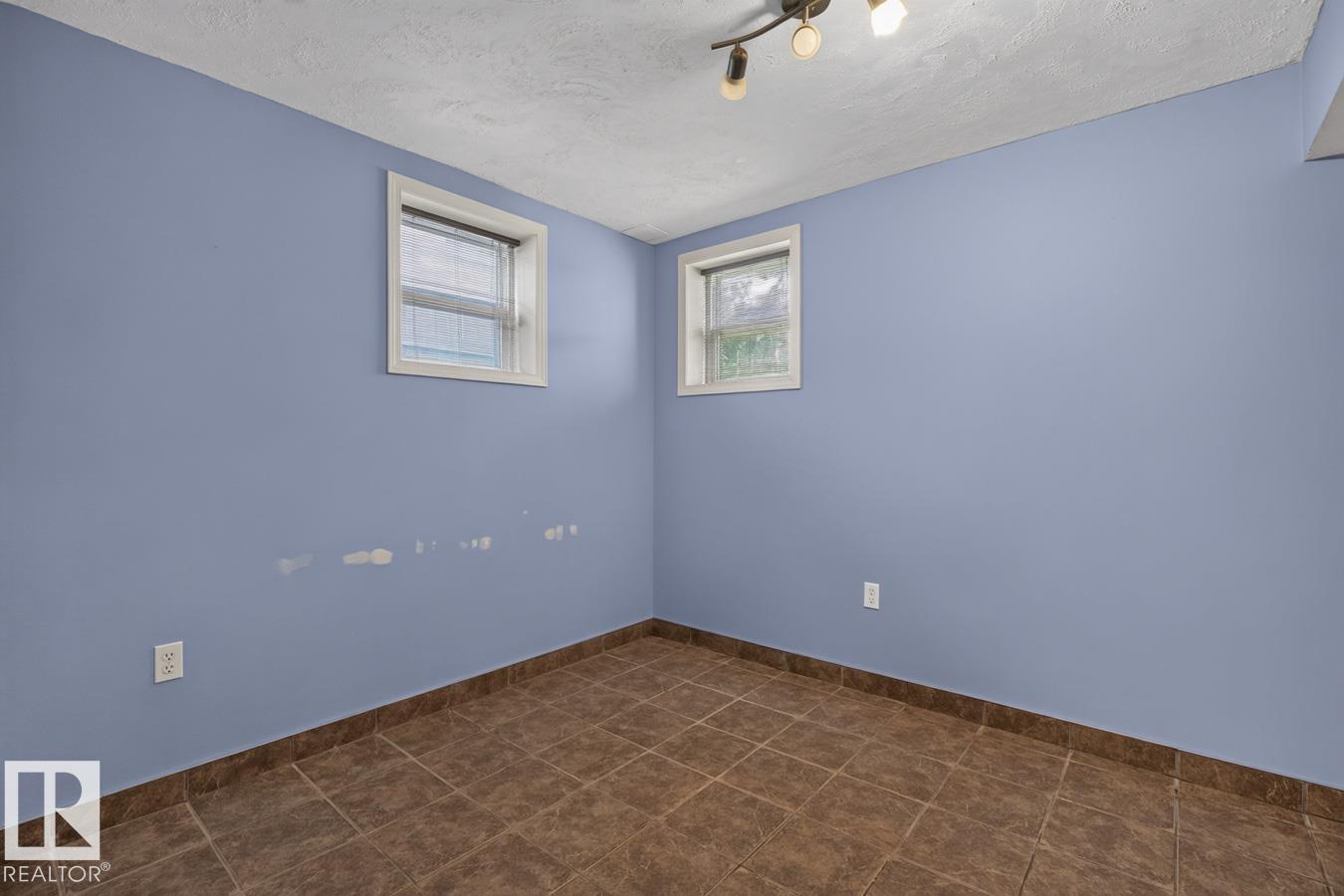 9838 80 AV NW - 22