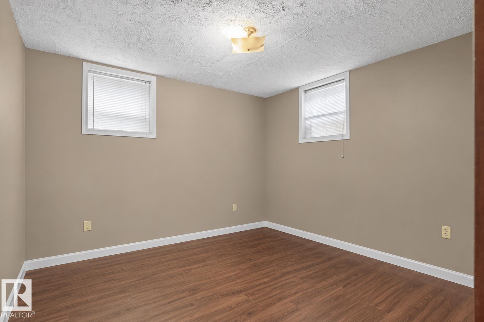 9838 80 AV NW - 26