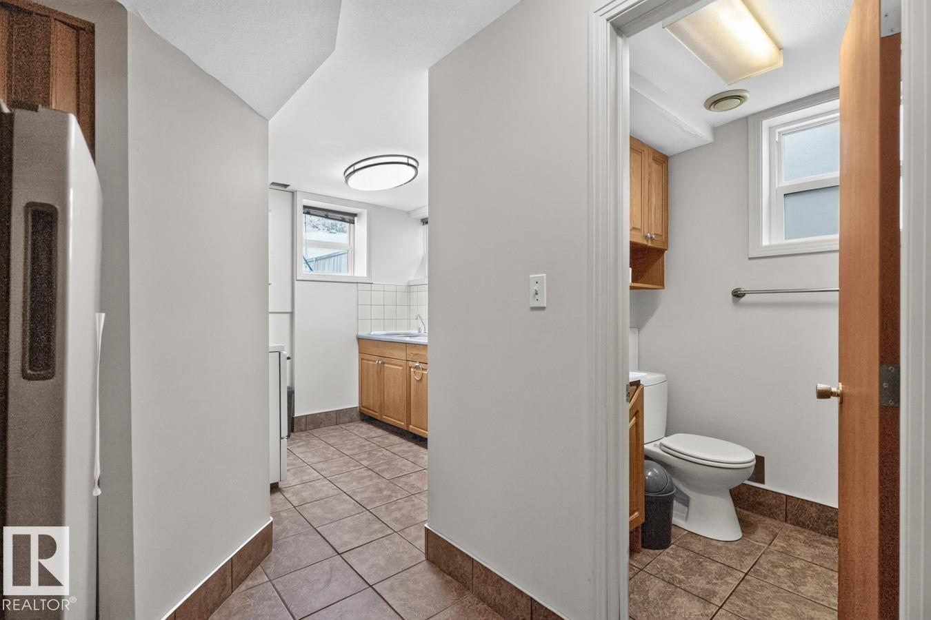9838 80 AV NW - 24