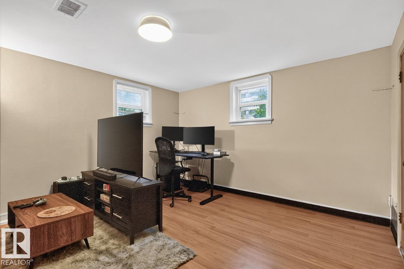 9838 80 AV NW - 18