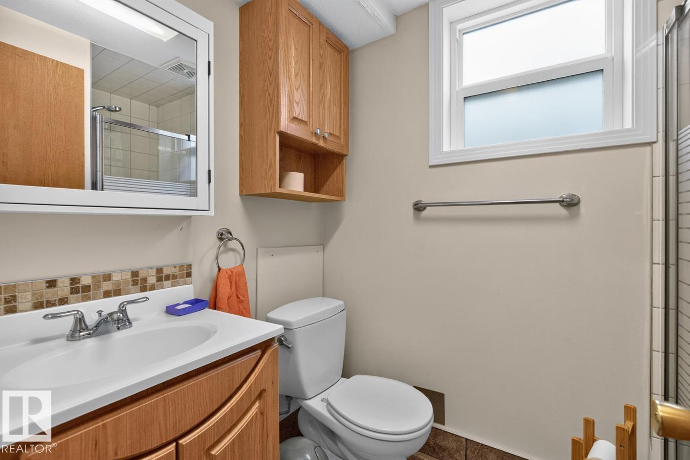 9838 80 AV NW - 25
