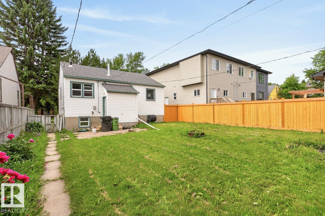 9838 80 AV NW - 28