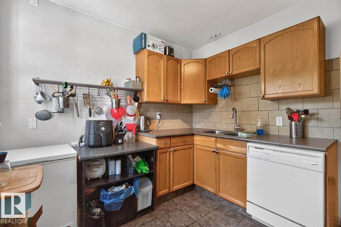 9838 80 AV NW - 11