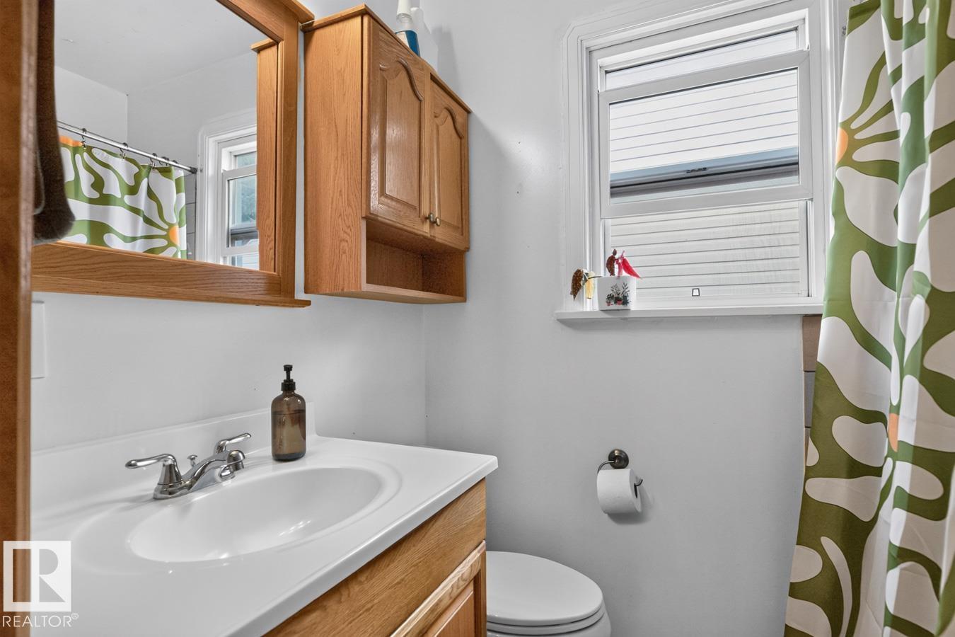 9838 80 AV NW - 16