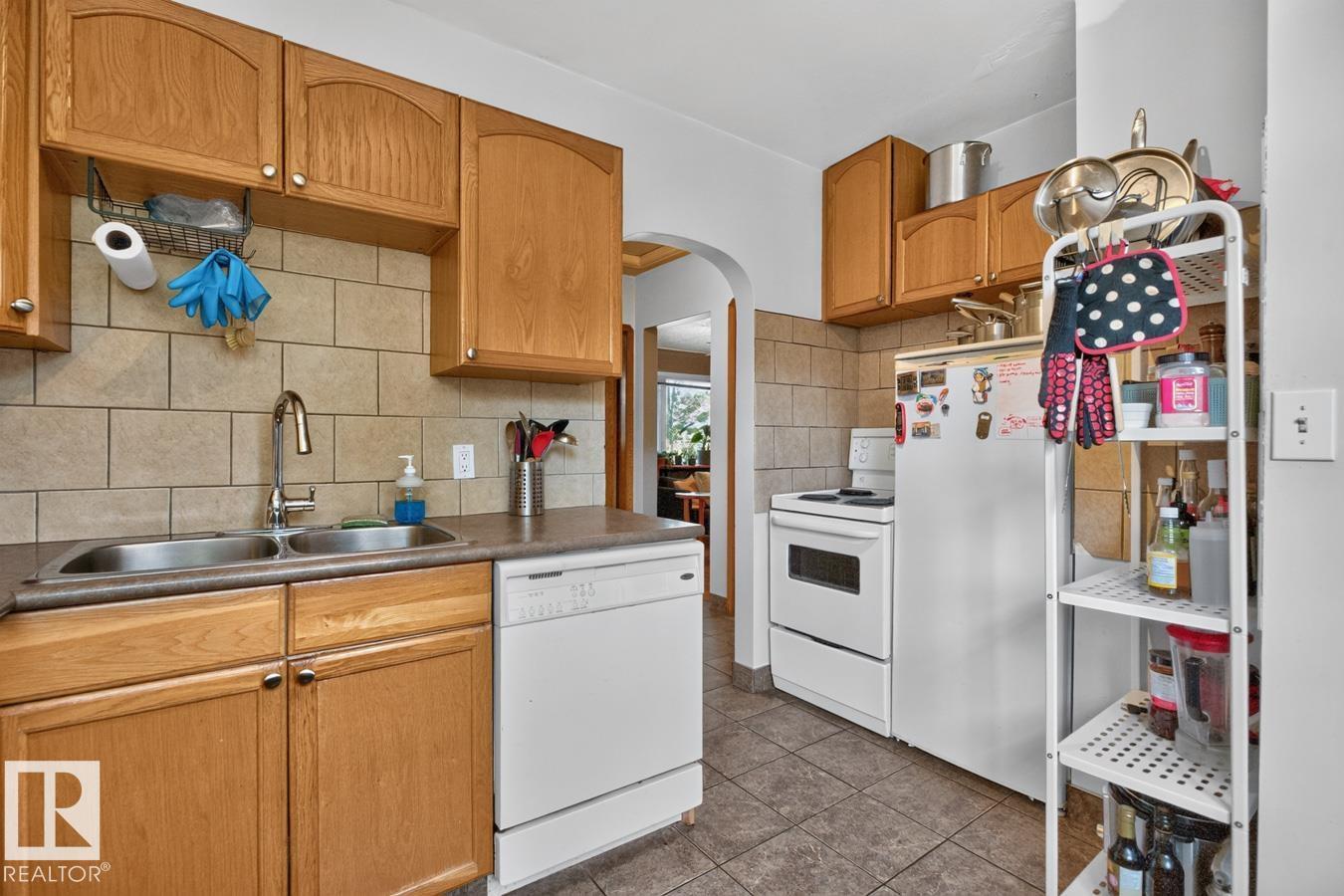 9838 80 AV NW - 12