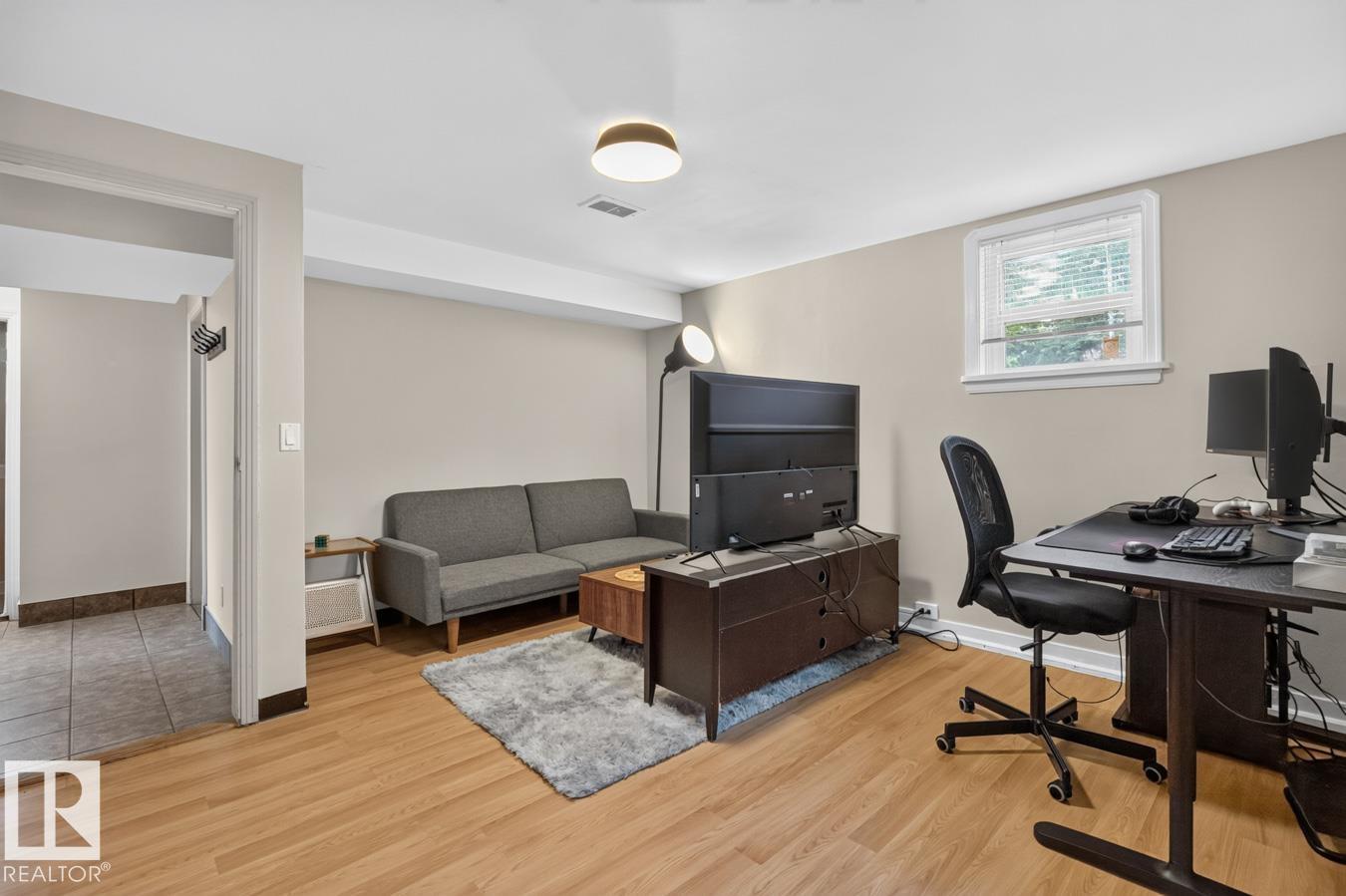 9838 80 AV NW - 19