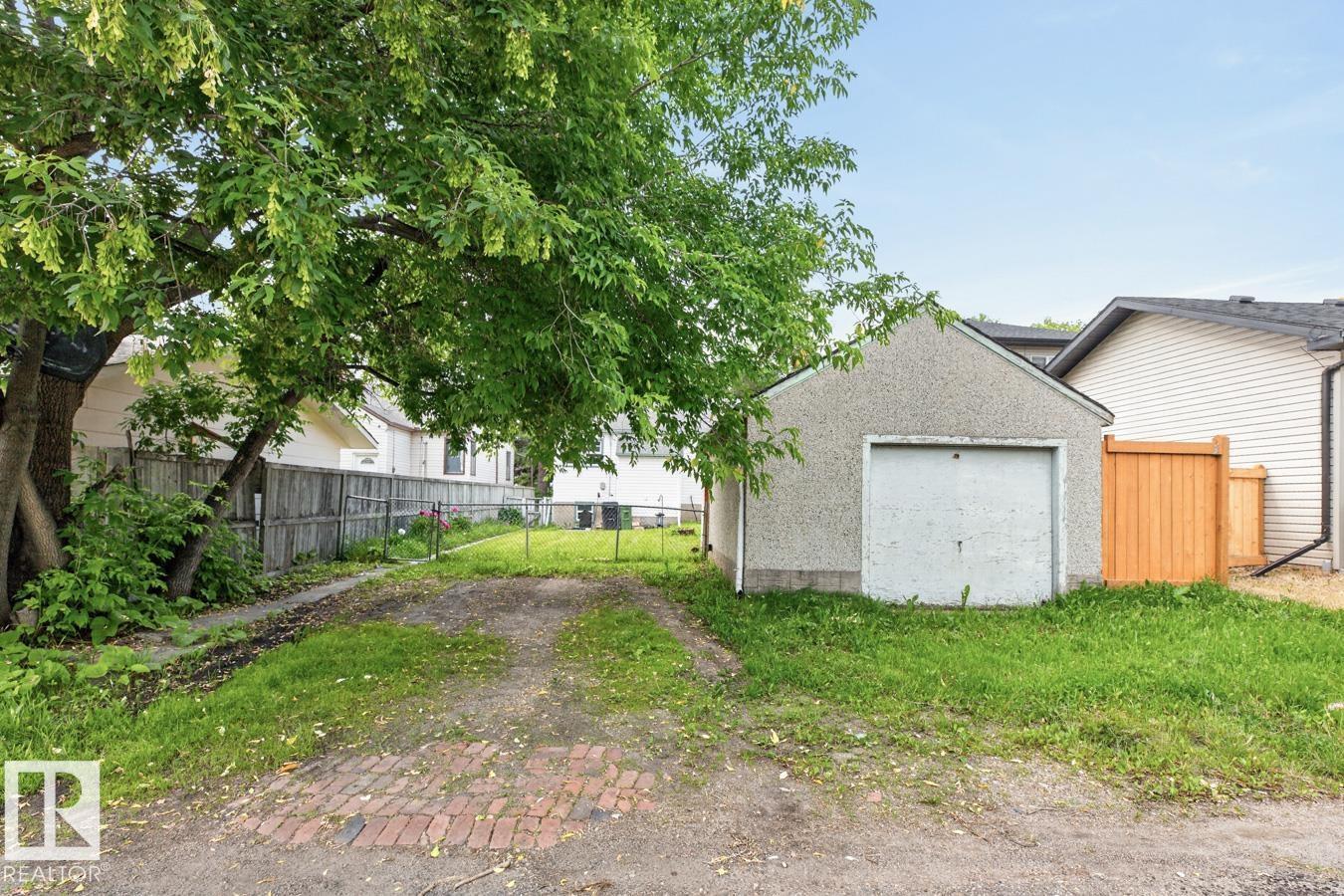 9838 80 AV NW - 31