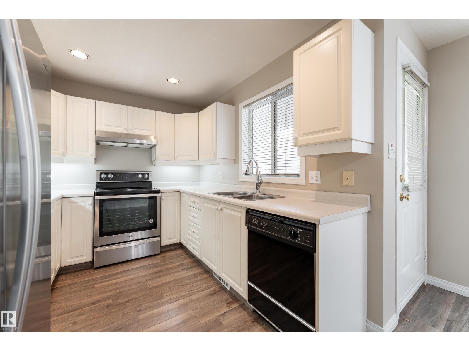 #3 9703 174 ST NW - 17