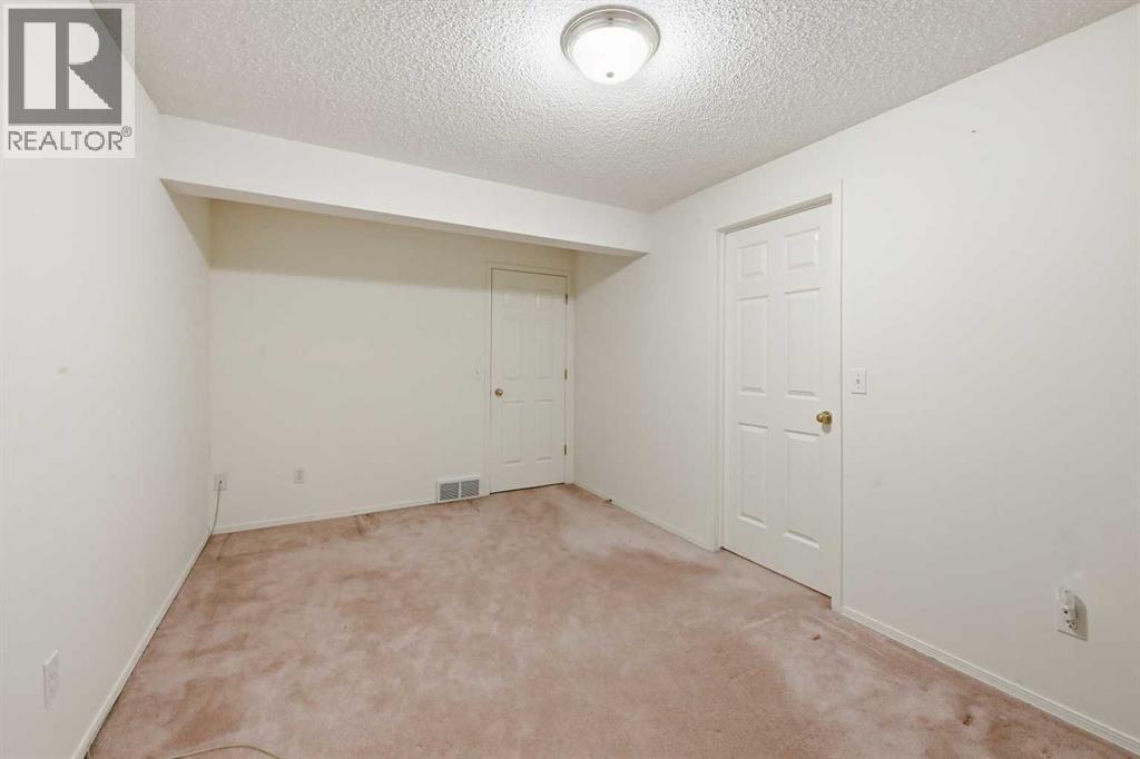 25 Tararidge Circle NE - 22