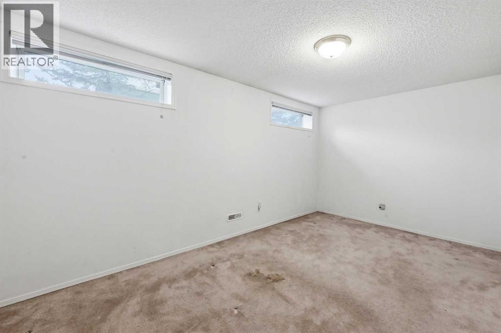 25 Tararidge Circle NE - 24