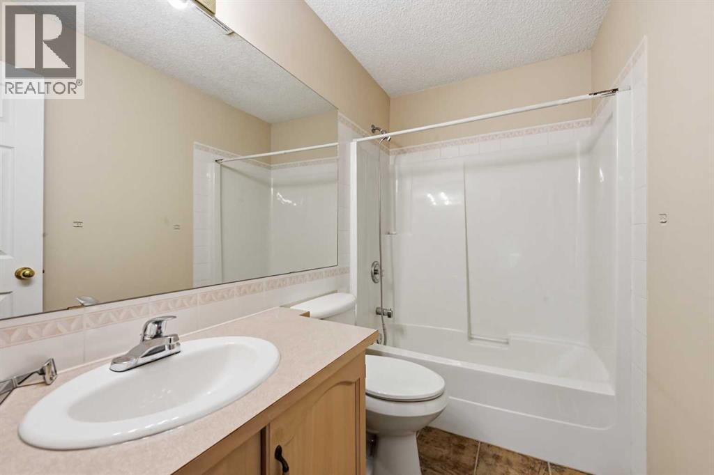 25 Tararidge Circle NE - 27