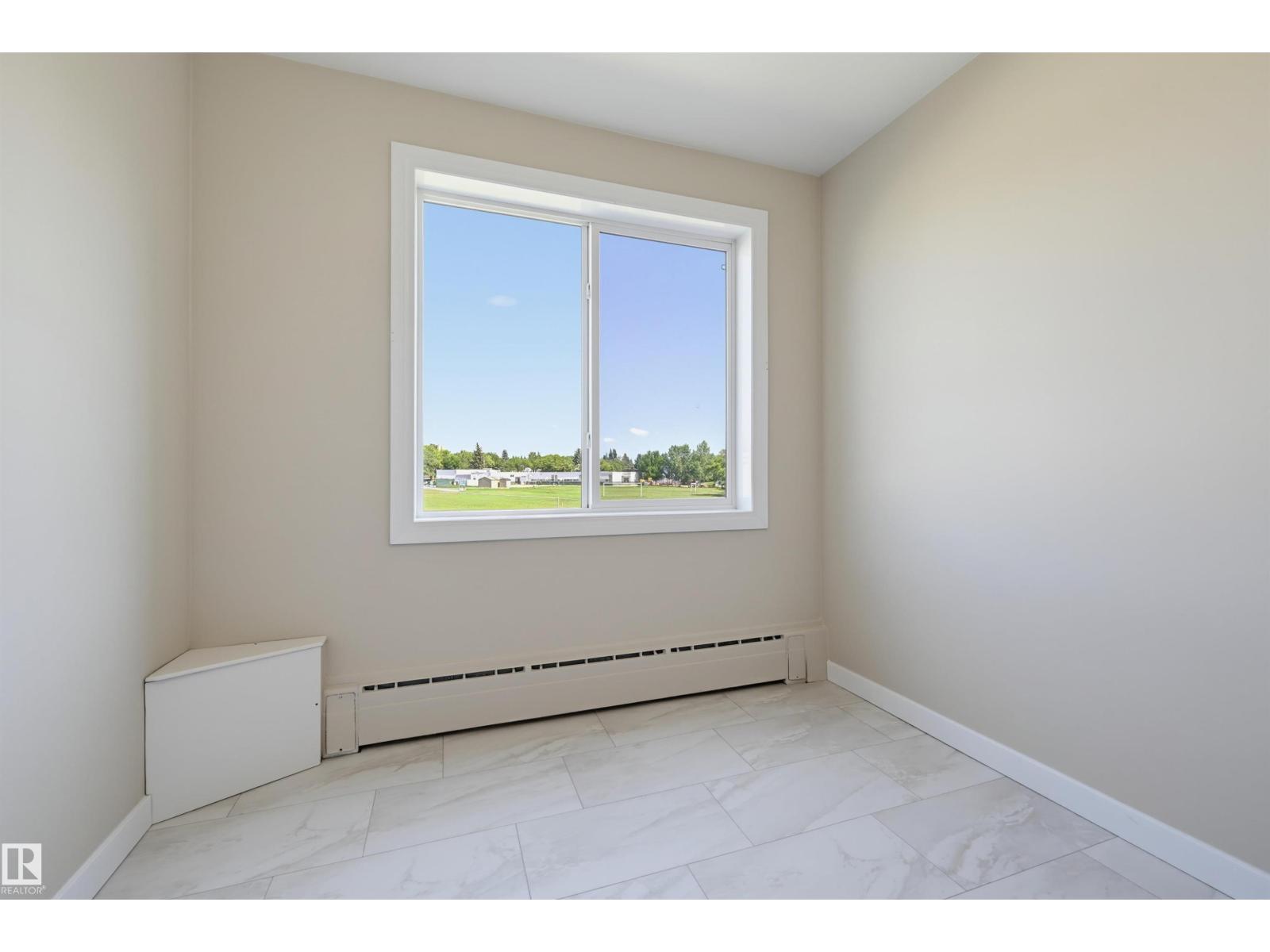#7 7307 118 ST NW - 8