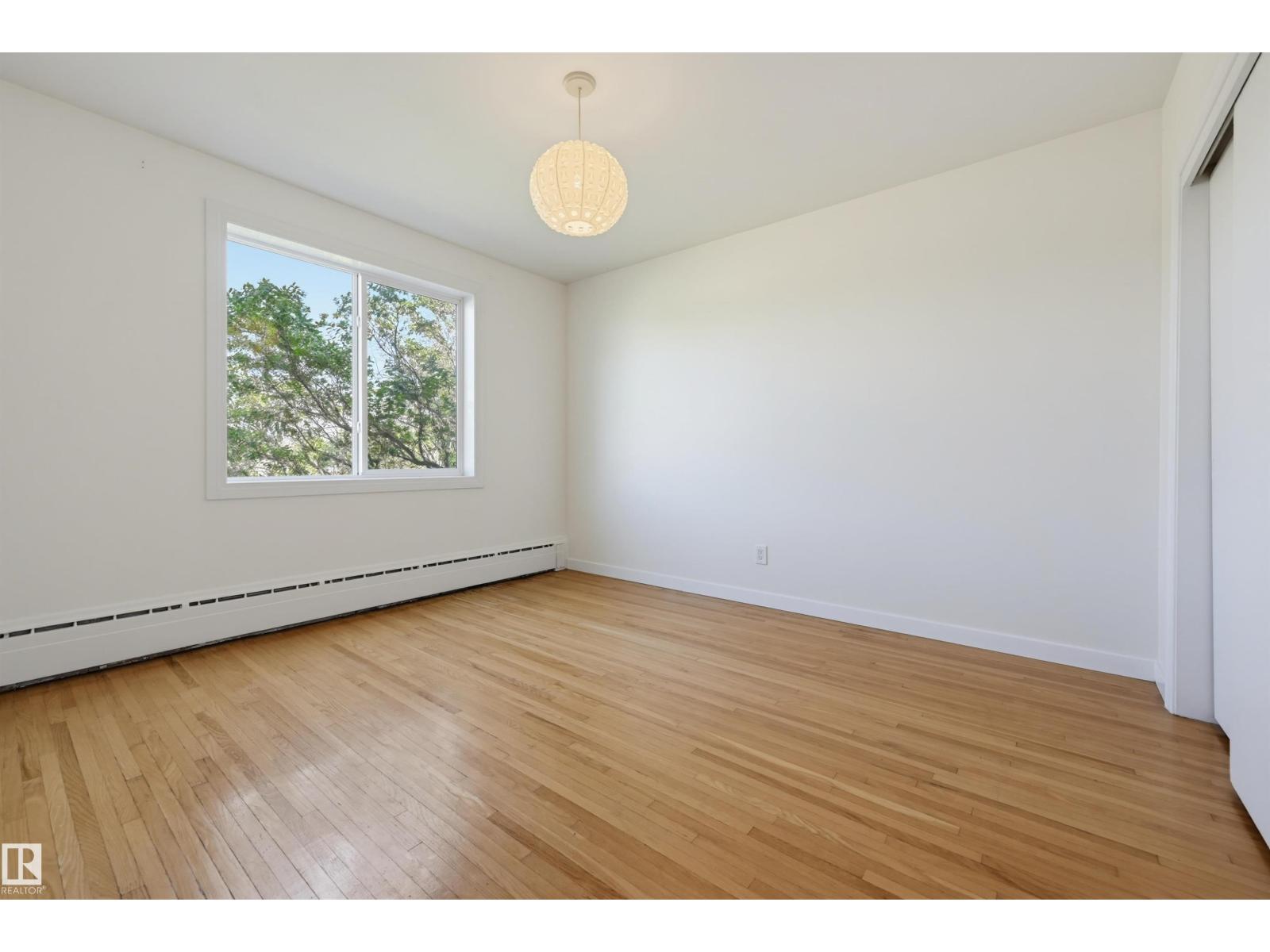 #7 7307 118 ST NW - 15