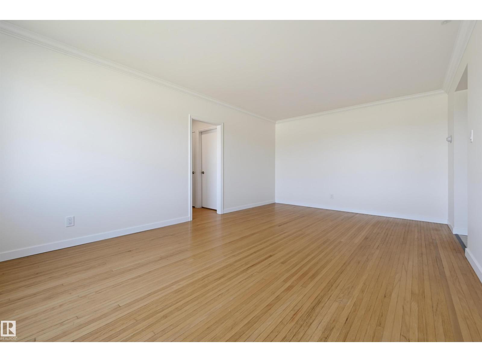 #7 7307 118 ST NW - 4