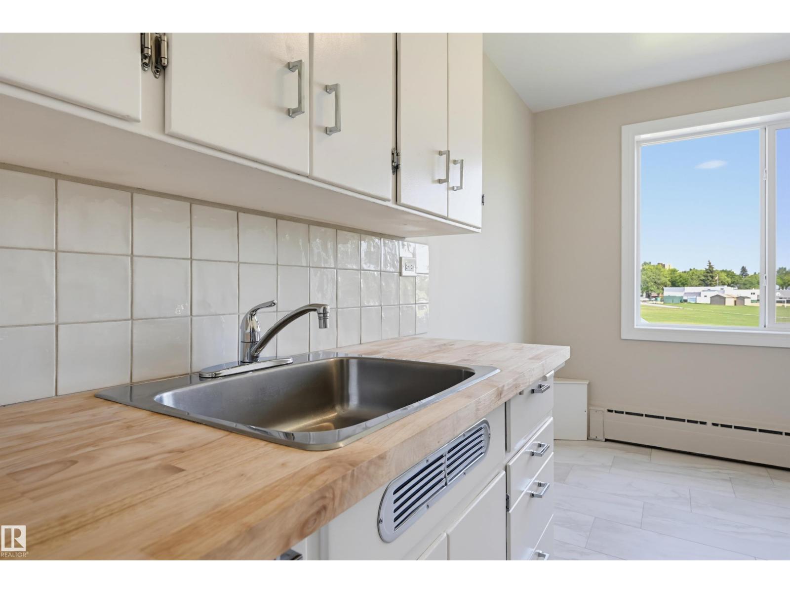 #7 7307 118 ST NW - 11