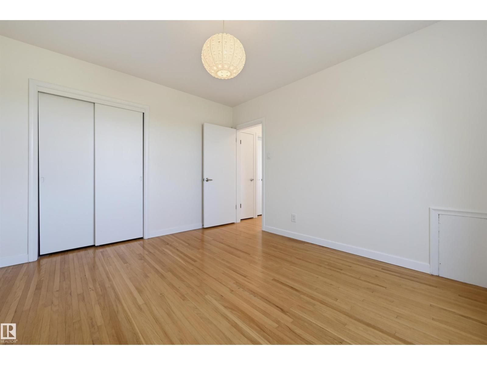 #7 7307 118 ST NW - 17
