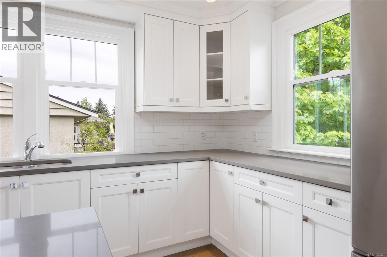 2052 Carrick St - 13