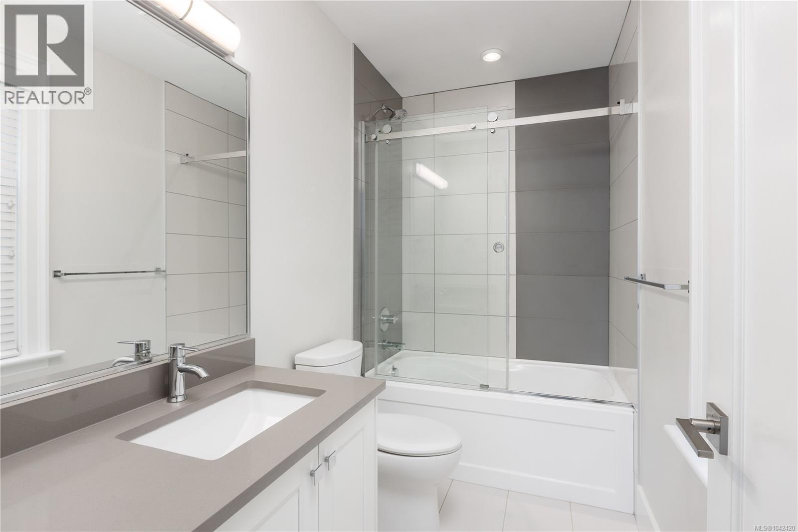 2052 Carrick St - 6