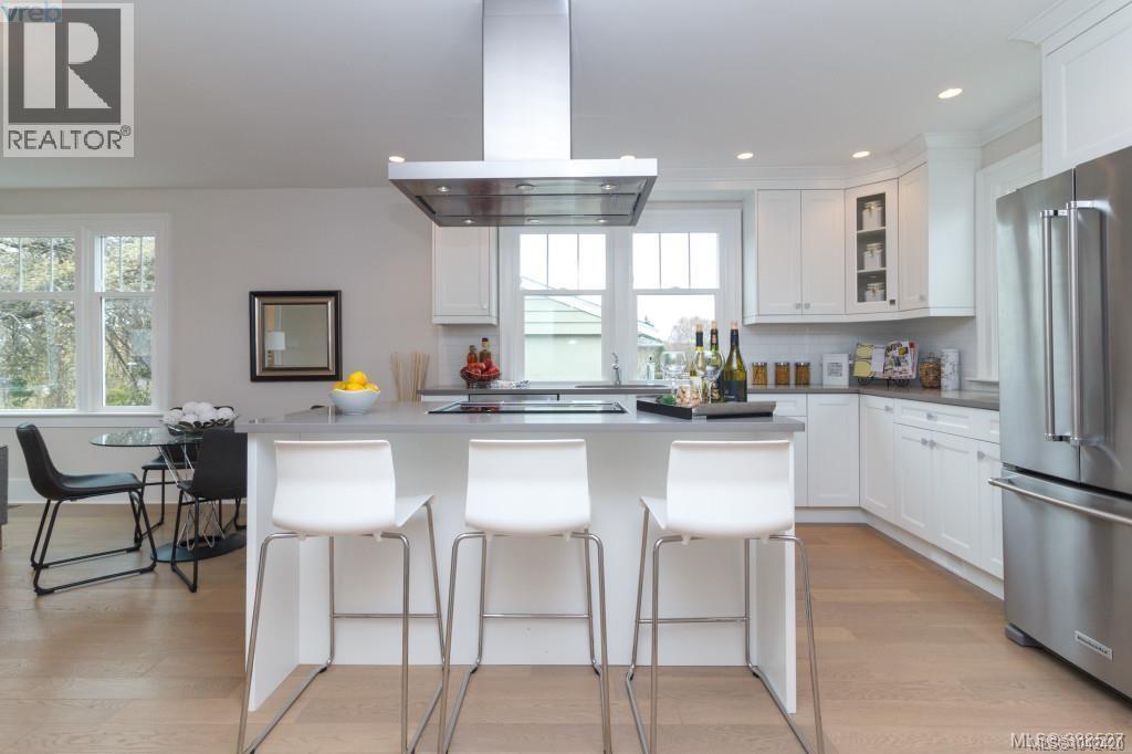 2052 Carrick St - 52