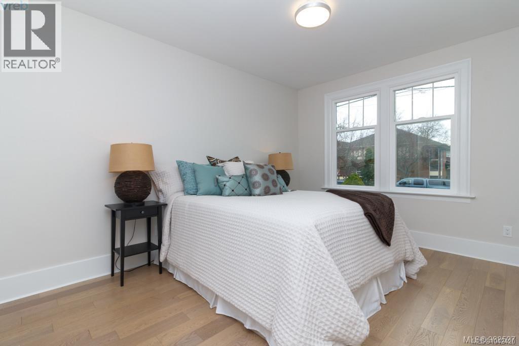2052 Carrick St - 48