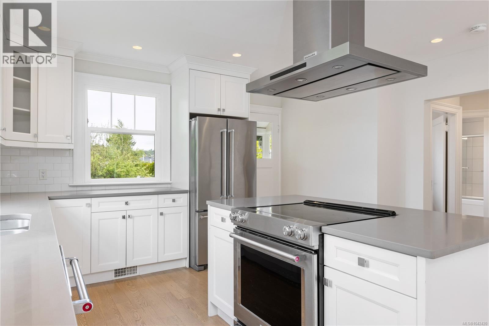 2052 Carrick St - 11