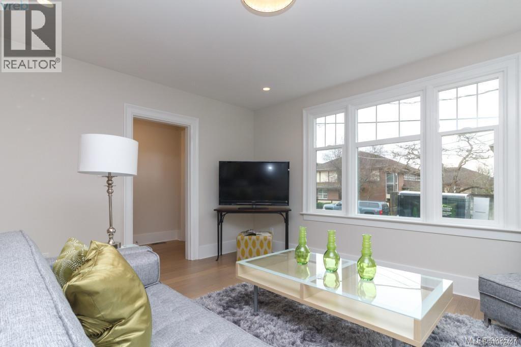 2052 Carrick St - 44