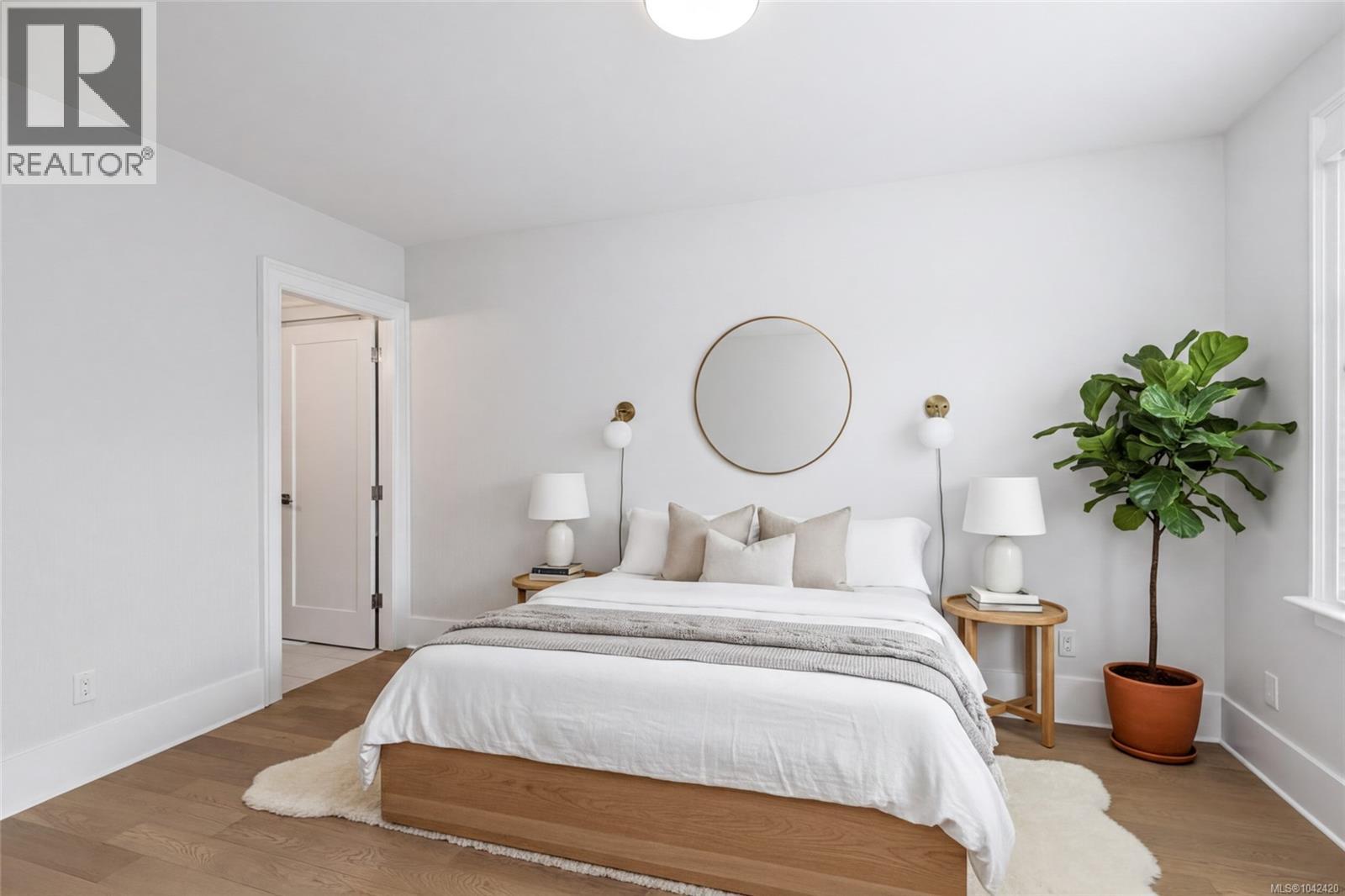2052 Carrick St - 4
