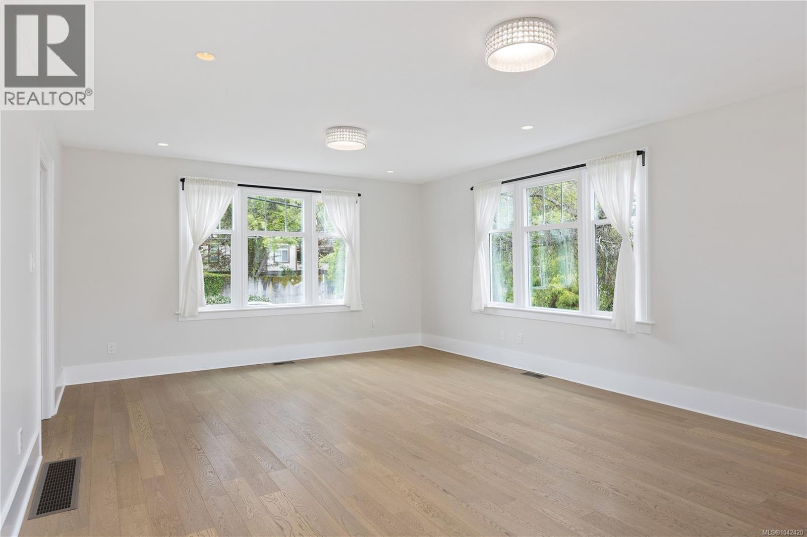 2052 Carrick St - 10