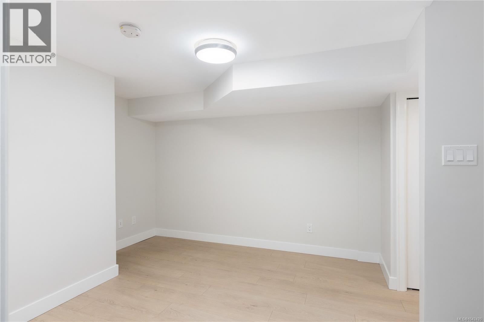 2052 Carrick St - 33