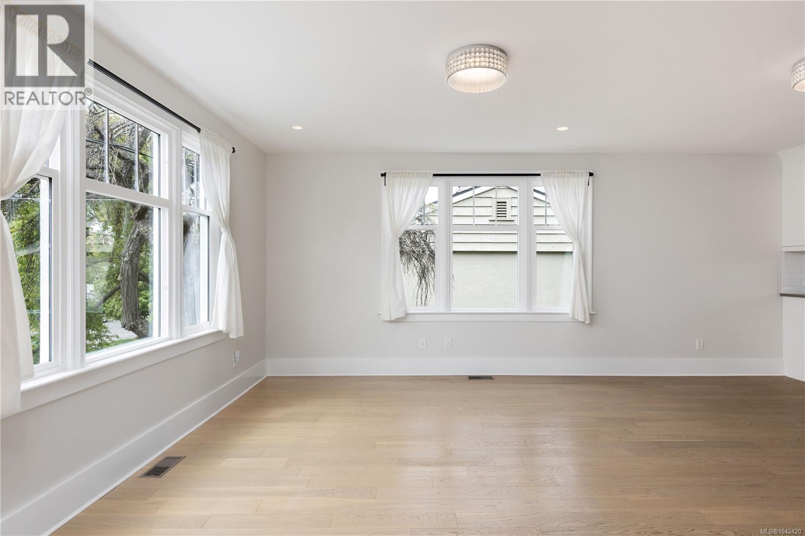2052 Carrick St - 8