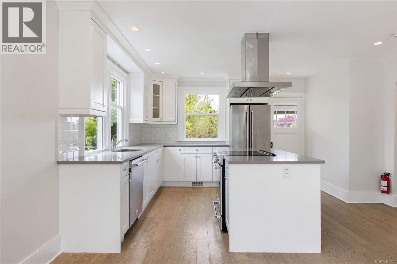 2052 Carrick St - 9