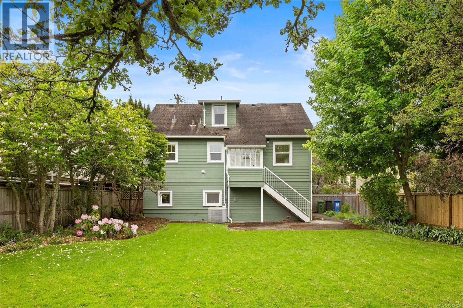 2052 Carrick St - 26