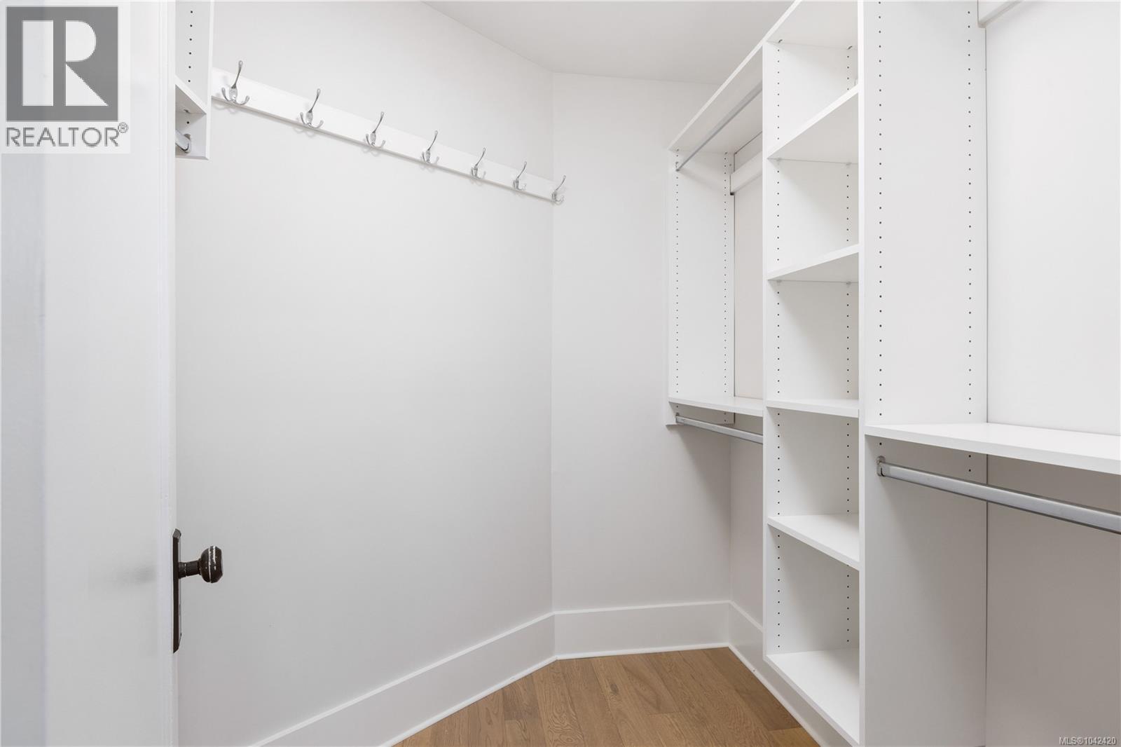 2052 Carrick St - 7