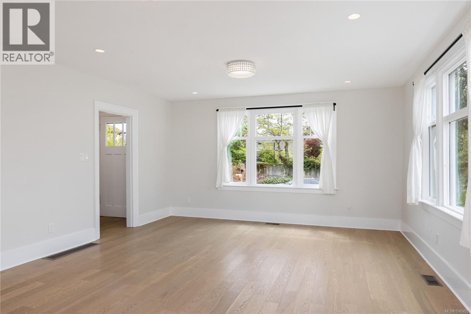 2052 Carrick St - 3