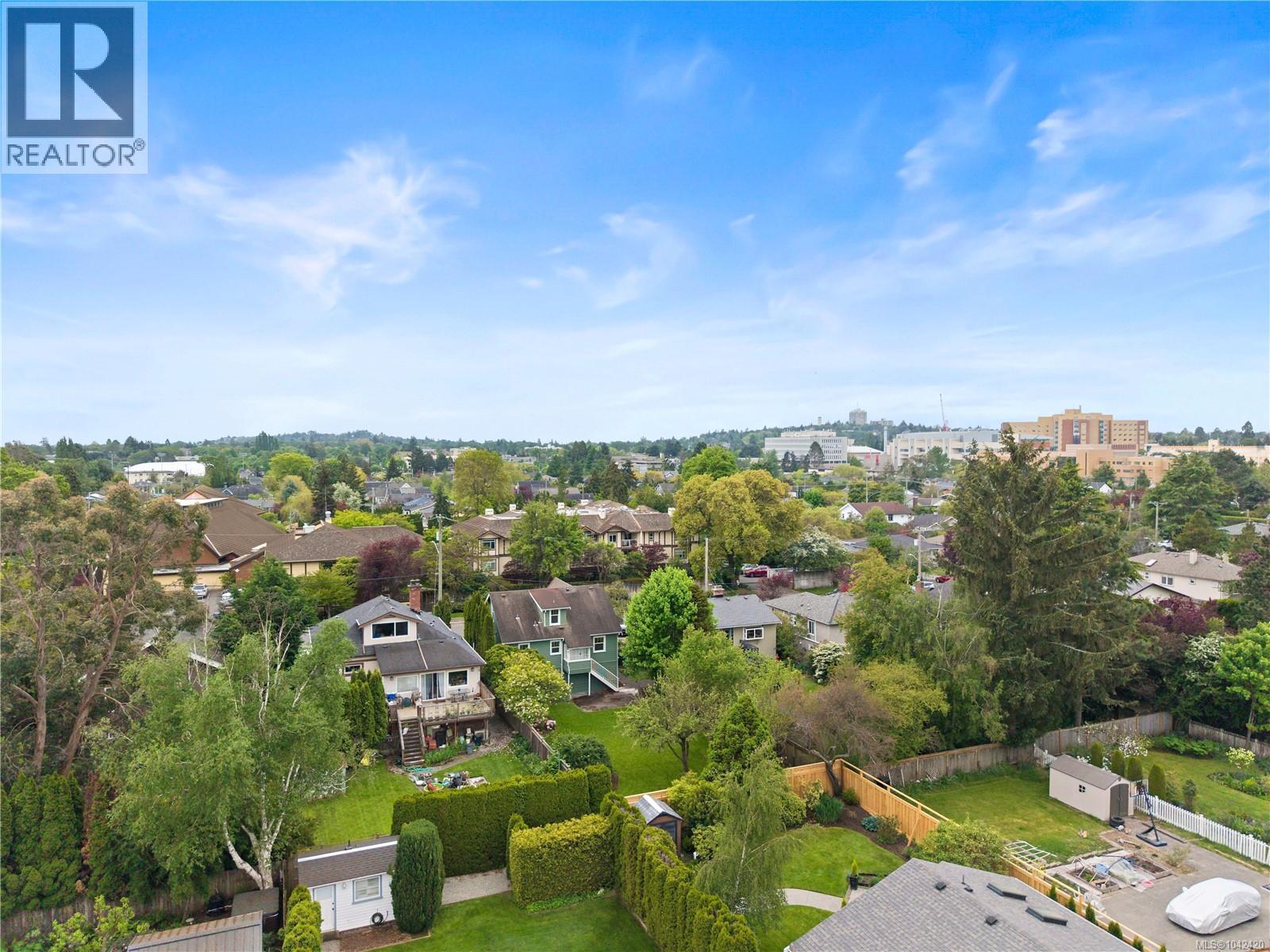 2052 Carrick St - 36