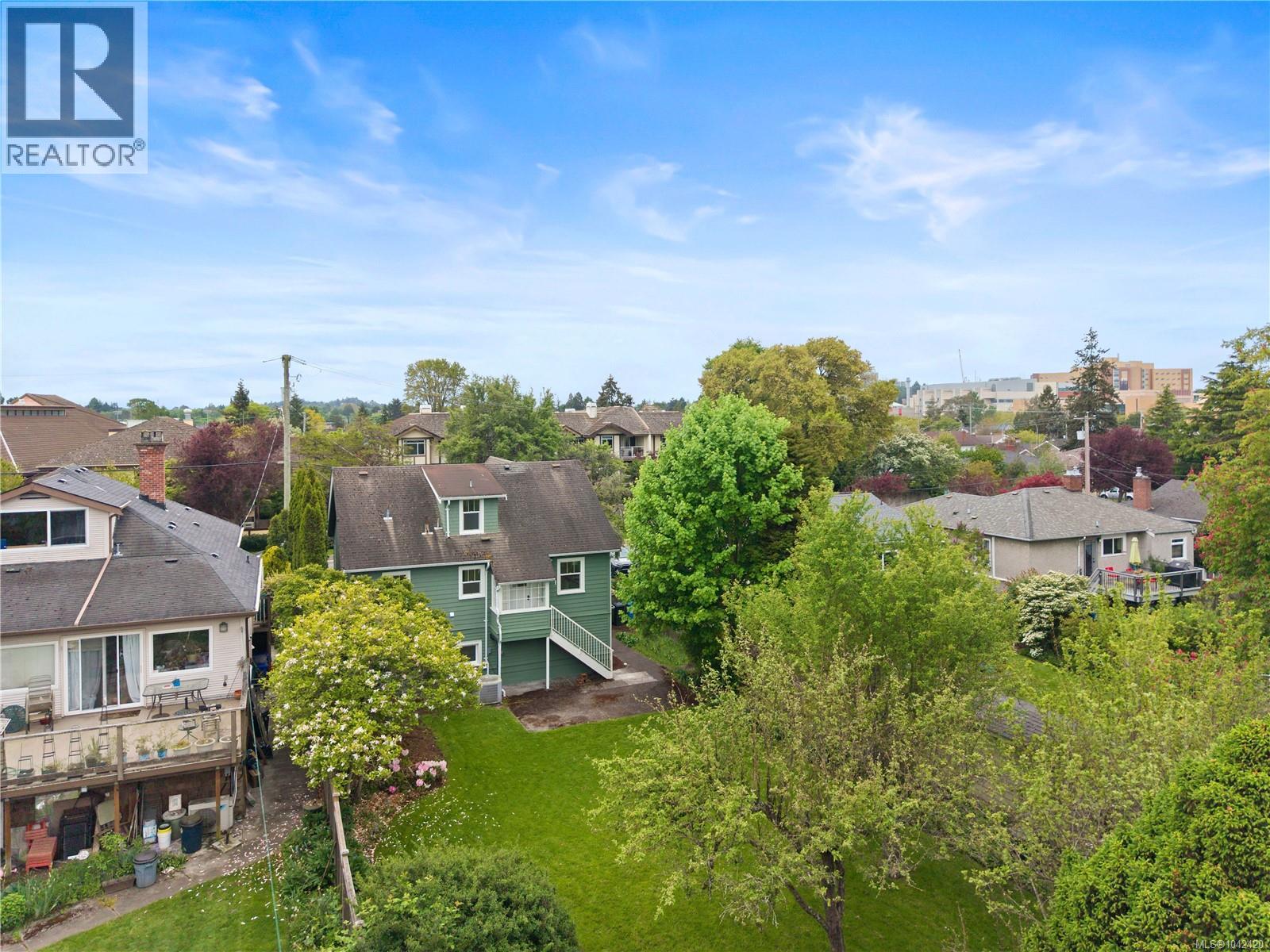 2052 Carrick St - 35