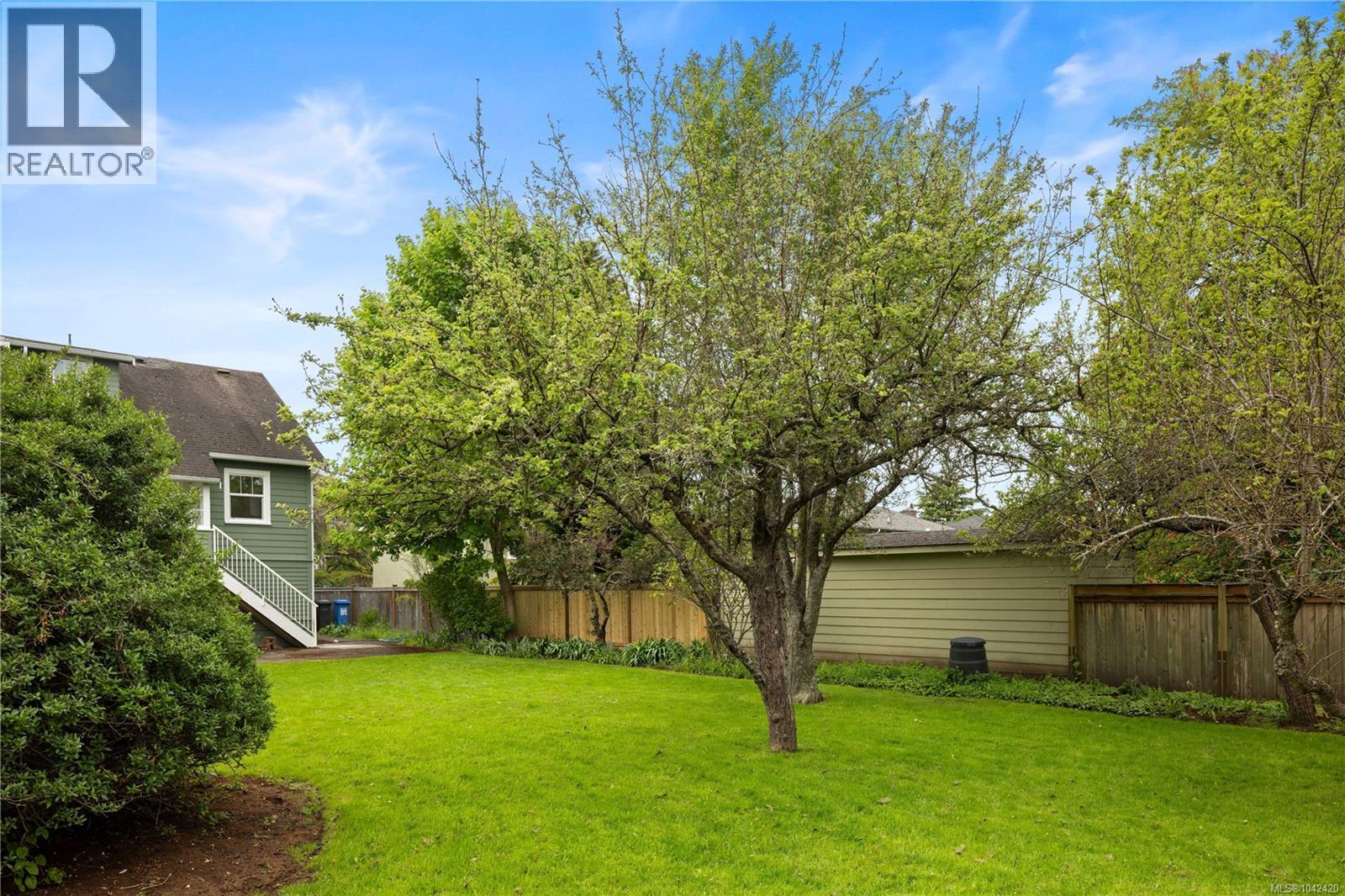 2052 Carrick St - 27