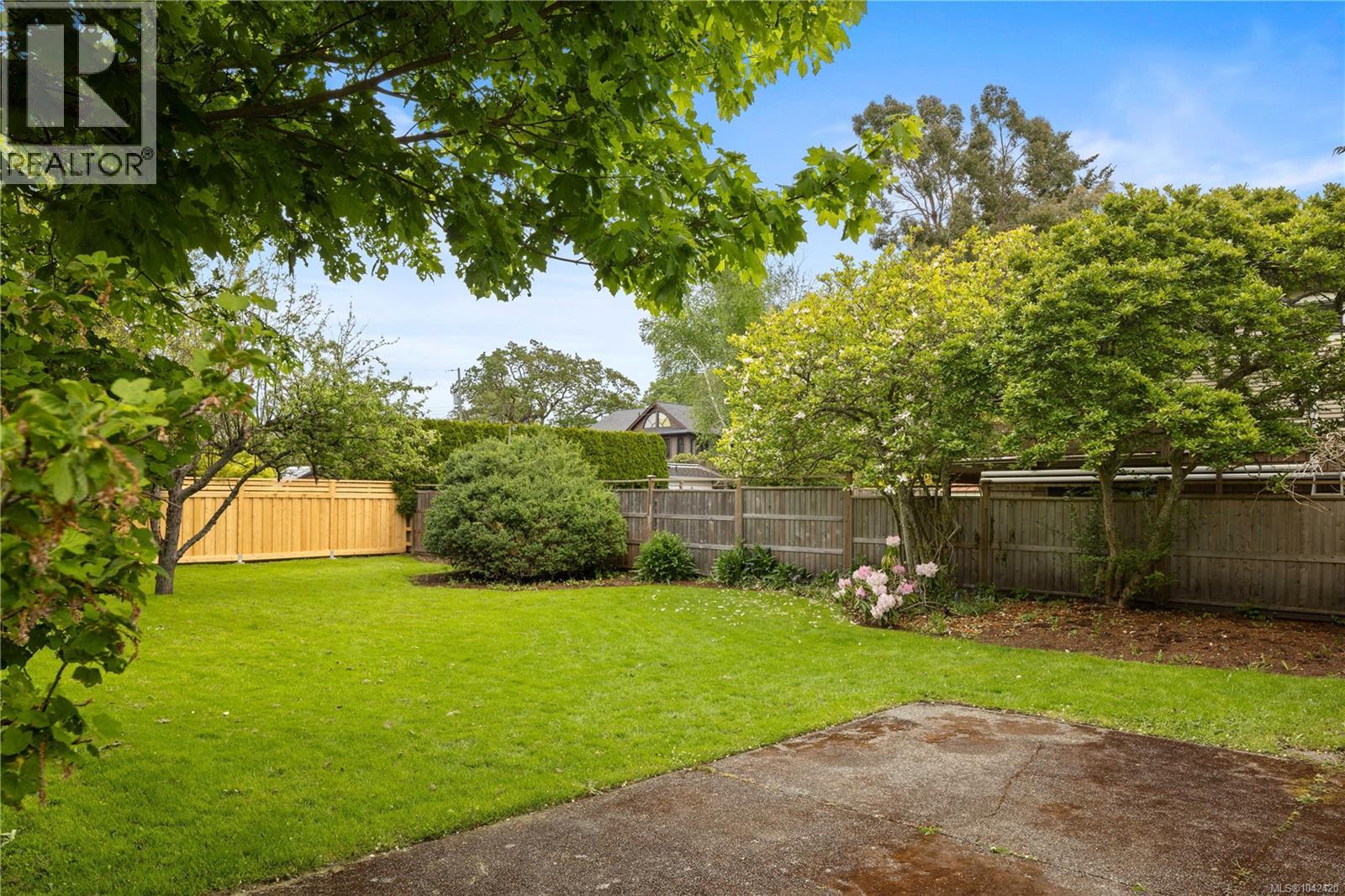 2052 Carrick St - 25