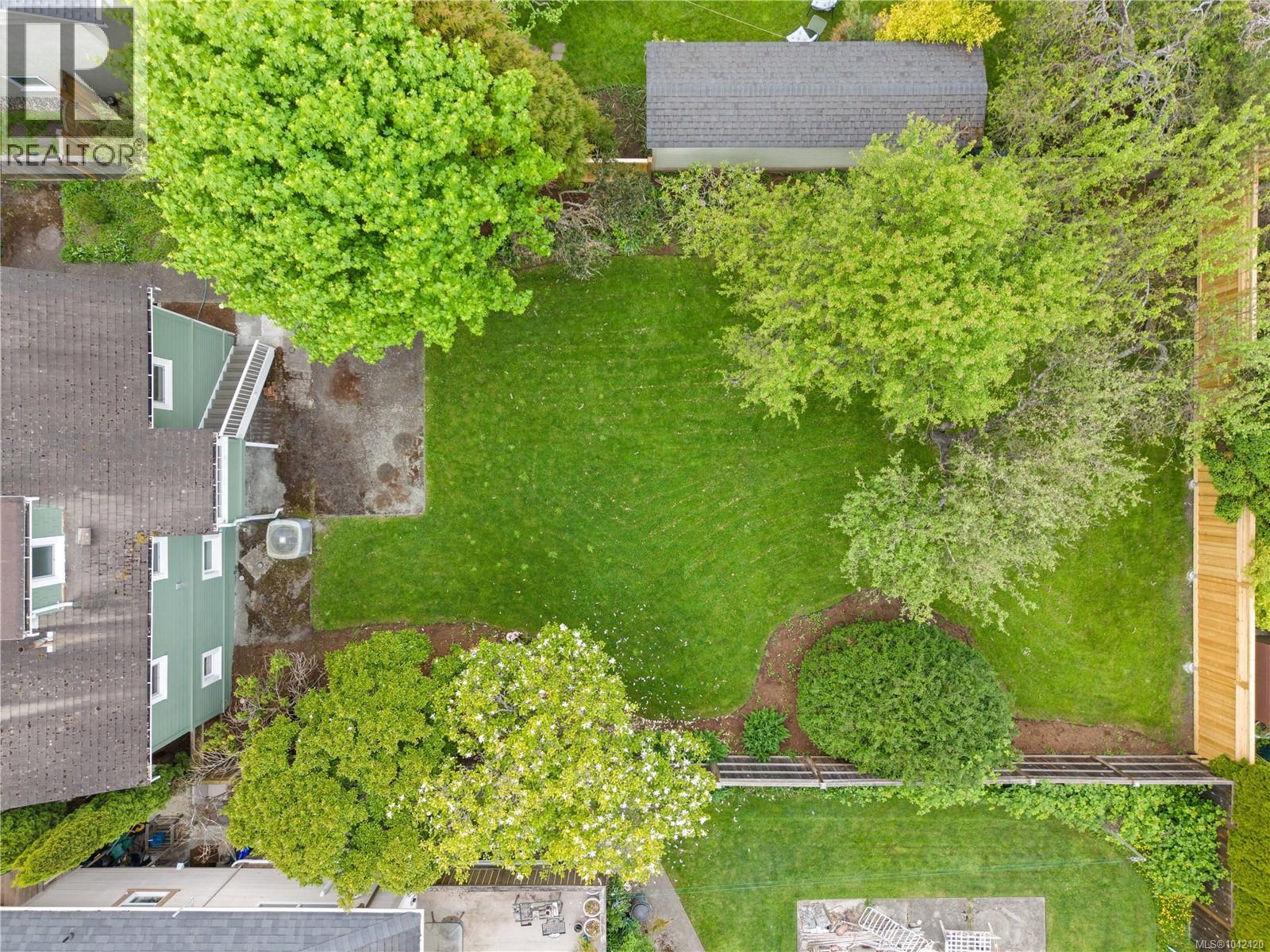2052 Carrick St - 34