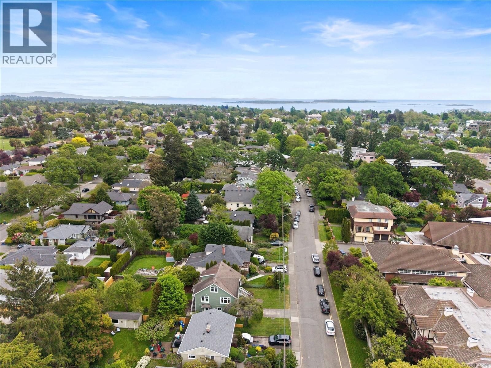 2052 Carrick St - 38