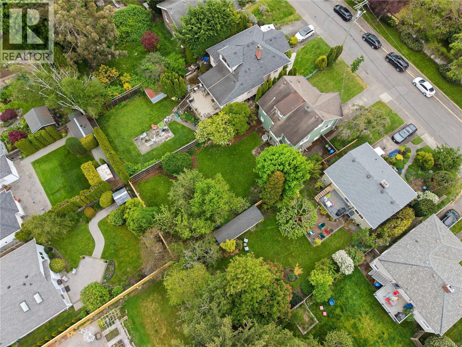 2052 Carrick St - 40