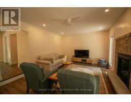 Foyer - 657 13th Line S, Oro Medonte, ON L0L1T0 Photo 10