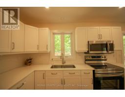 Kitchen - 657 13th Line S, Oro Medonte, ON L0L1T0 Photo 13
